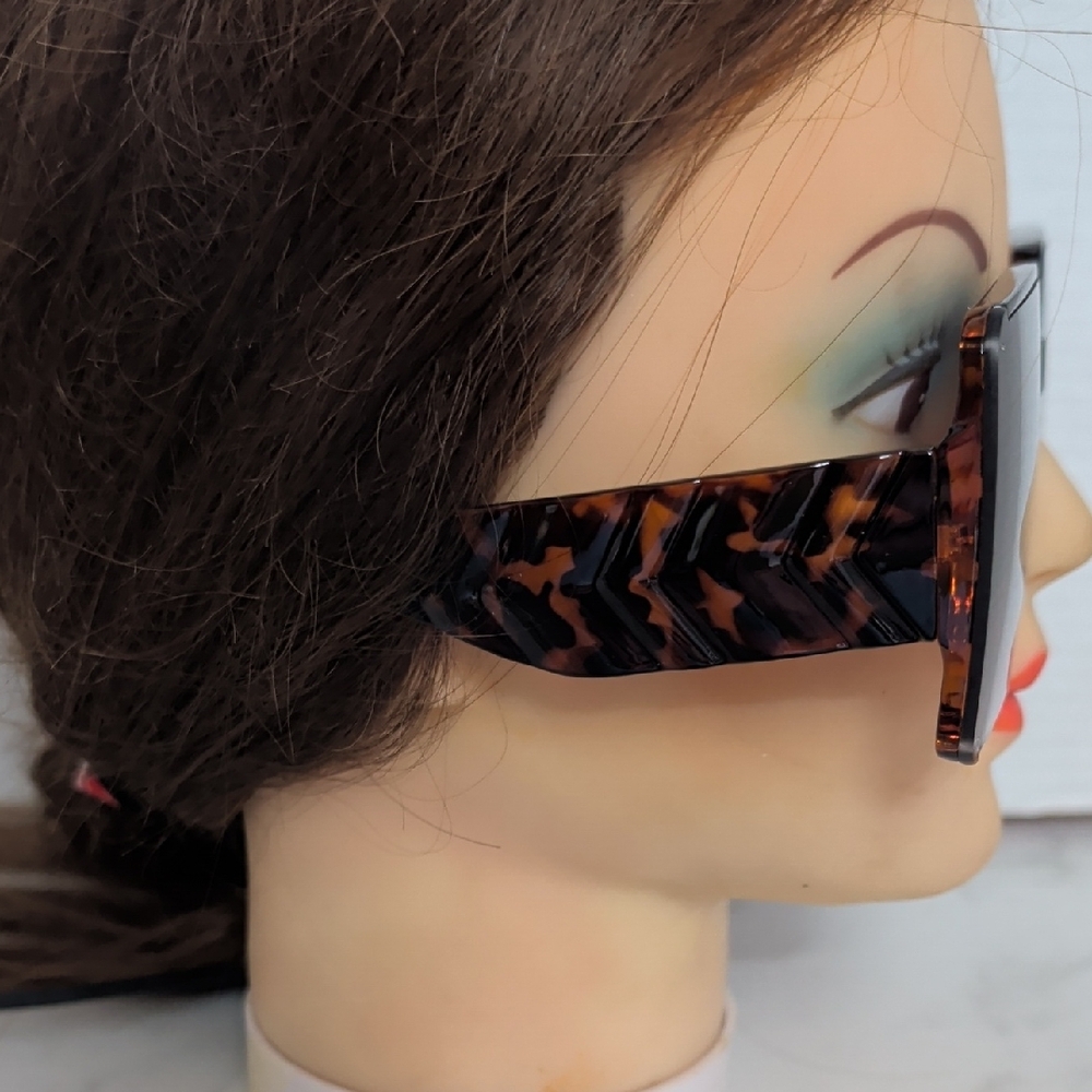 Bob Mackie Oversized Tortoiseshell Square Sunglasses - Brown Gradient - Picture 3 of 3